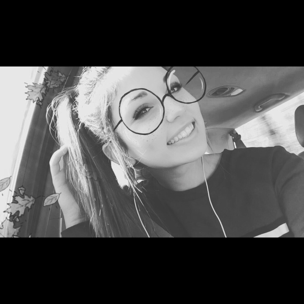 Meet your Posher, Abigail